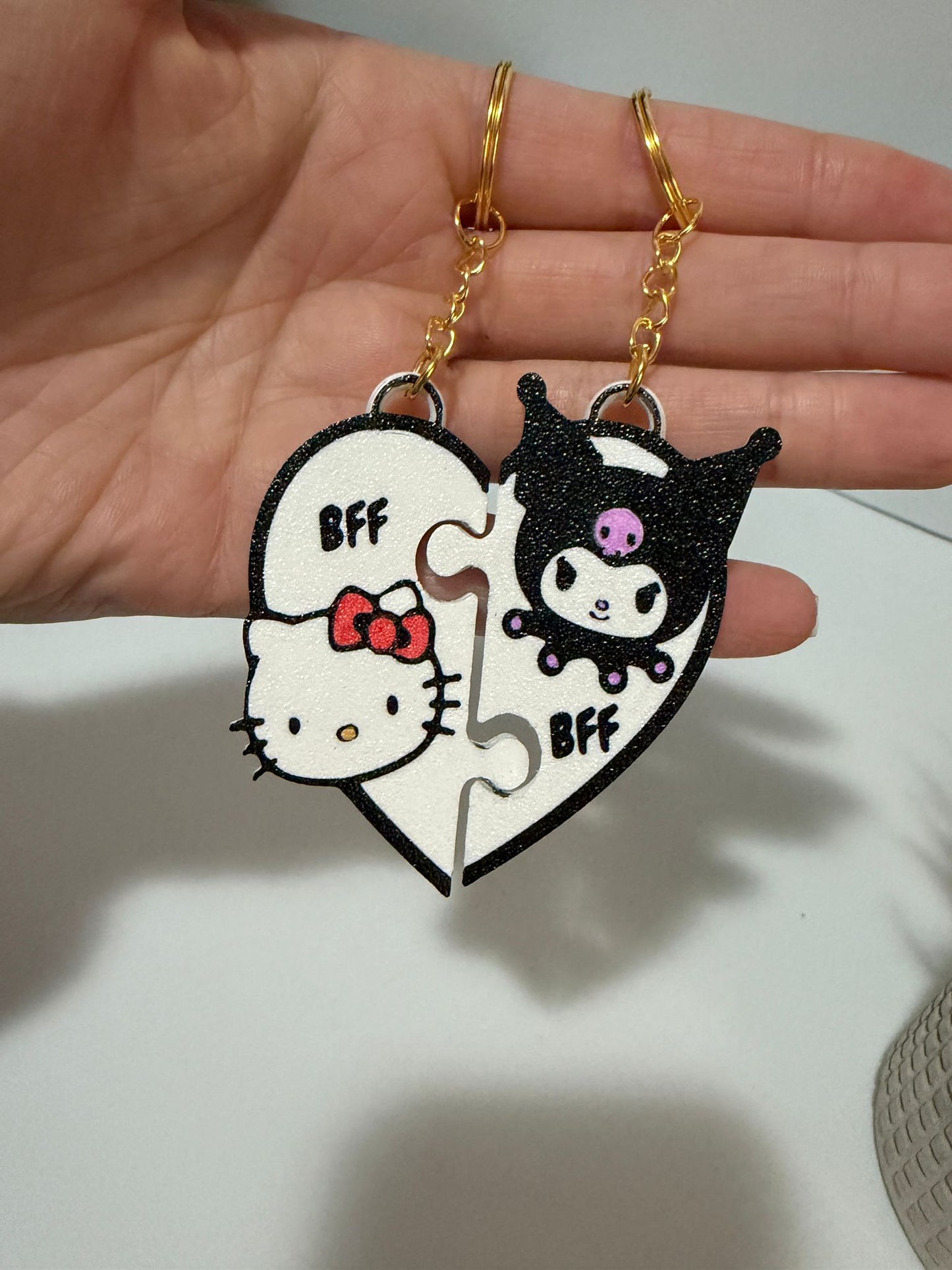 Conjunto Porta-Chaves Puzzle 6cm em PLA – Hello Kitty & Kuromi (2 Unidades)