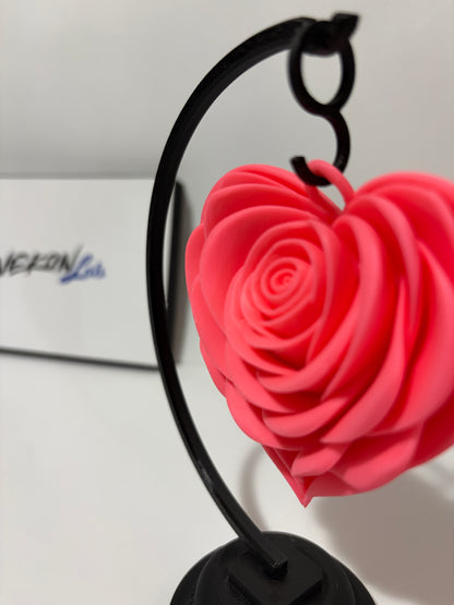 Escultura de Rosa em Coração Rosa com Suporte