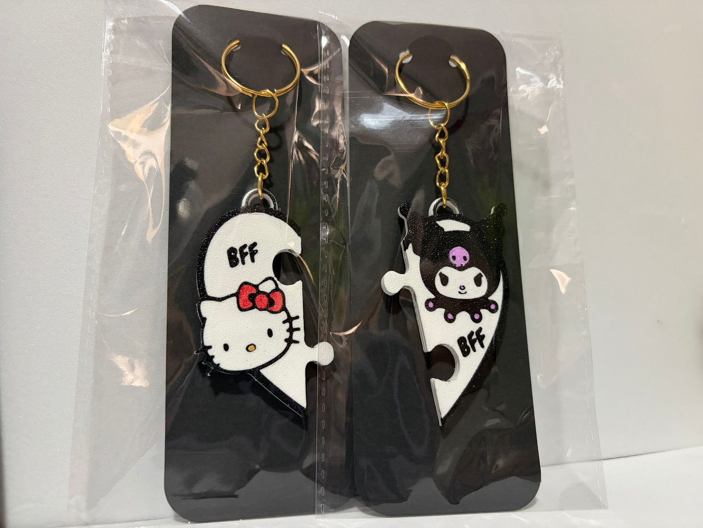 Conjunto Porta-Chaves Puzzle 6cm em PLA – Hello Kitty & Kuromi (2 Unidades)